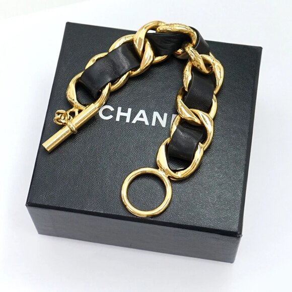 CHANEL CC Logo Toggle Black Leather Bracelet 7.8" Gold Tone 26 Auth w/Box l11417 - Picture 1 of 15